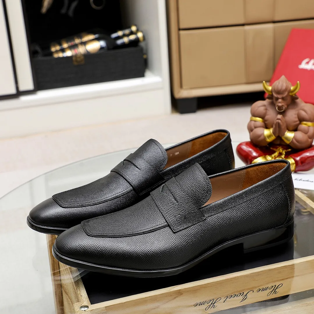 Men's shoes 💰600 🕷🕷🐂【Ferragamo】 Popular fashion casual shoes🇨🇳Official website counter 1:1 production, original mold opening💯Good quality can be seen, imported high-end first-layer pebbled calfskin, water-dyed🐂leather lining🌿very clear texture, high-quality waterproof, non-slip and wear-resistant outsole🎋high quality and low price, truly handmade🍓, 5 colors available! Code number 38-44 (45. To be customized)